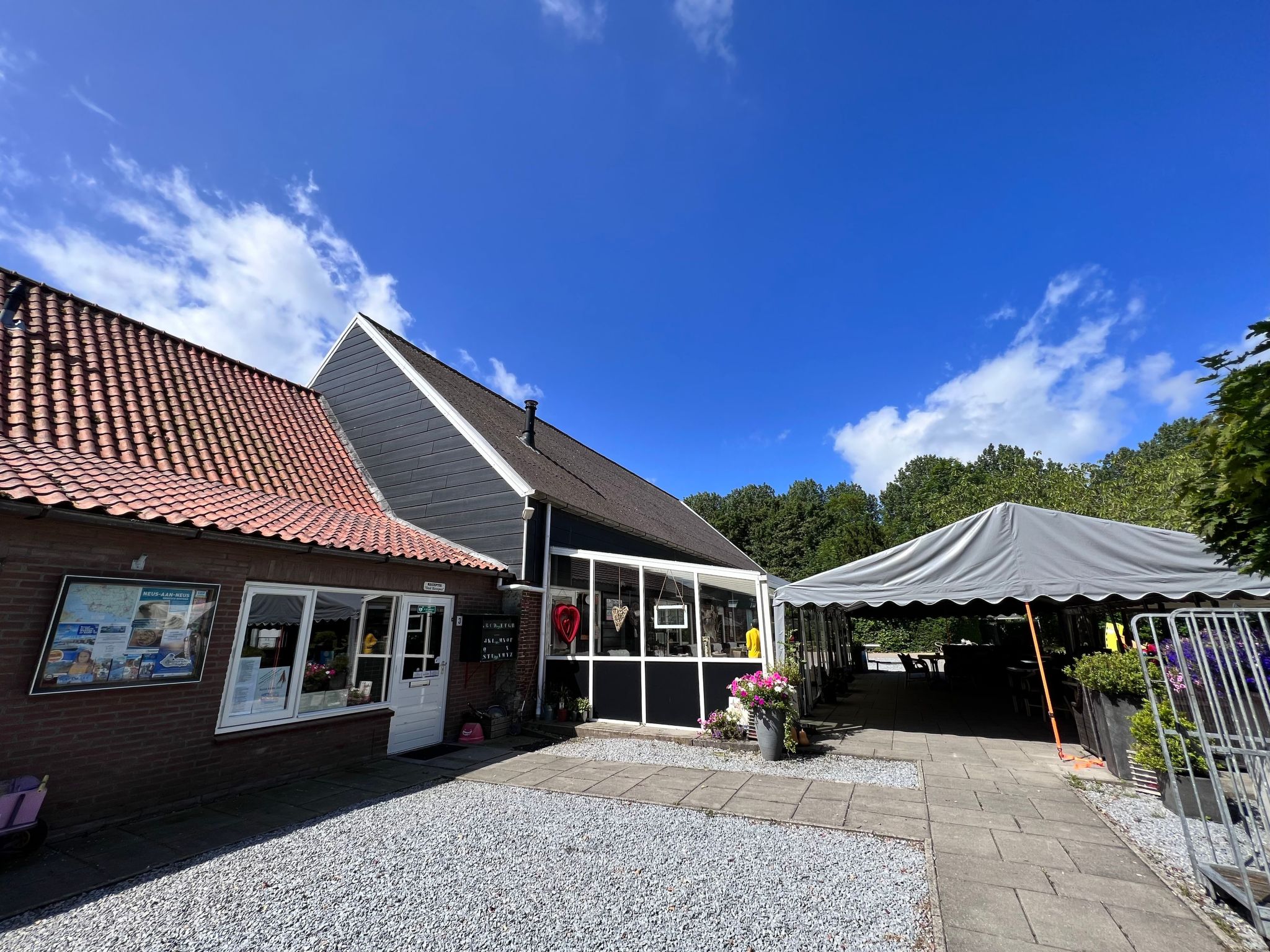 In Stavenisse mit gemütlicher Terrasse-Dedans