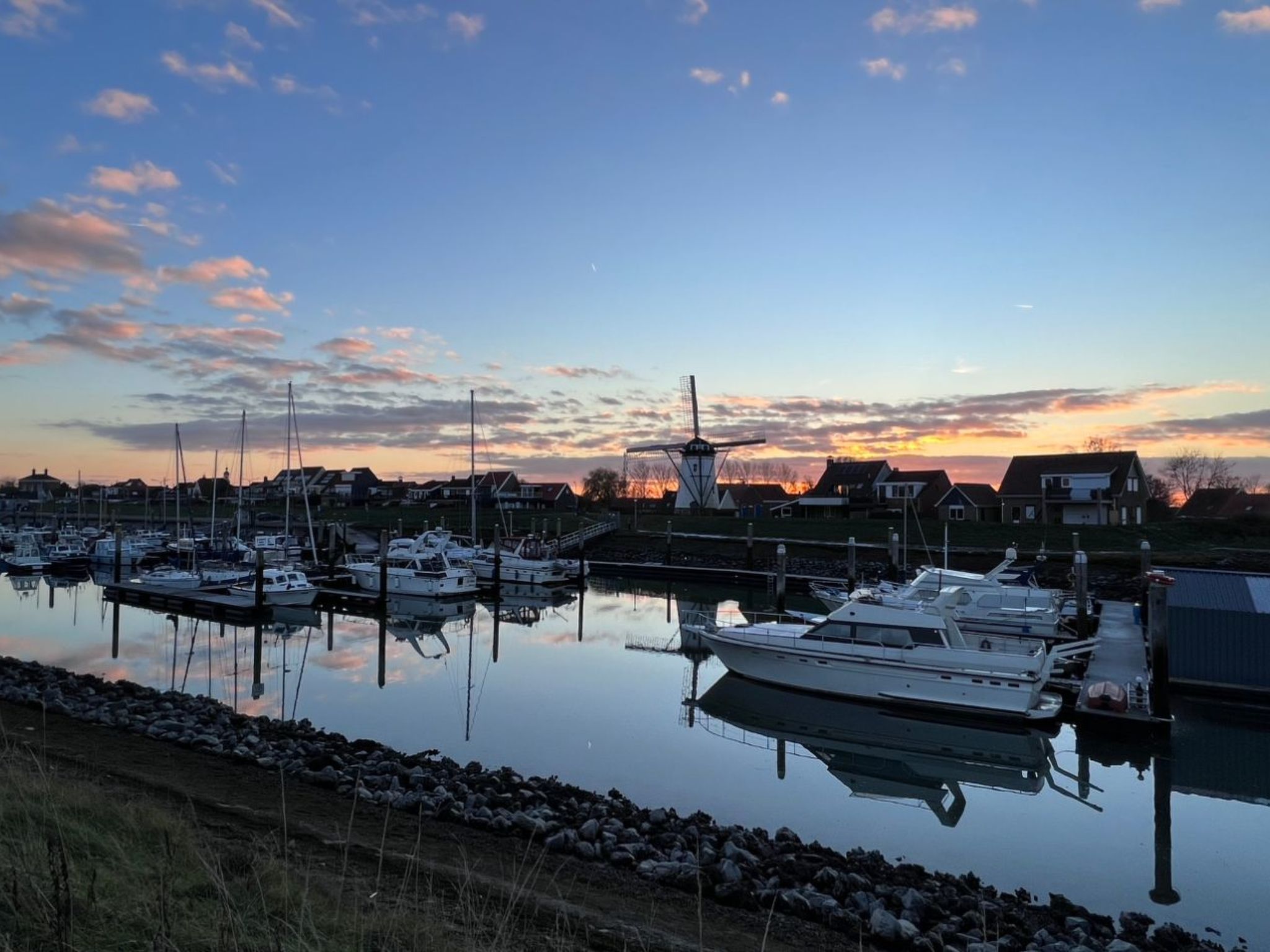 In Stavenisse mit gemütlicher Terrasse-Dedans