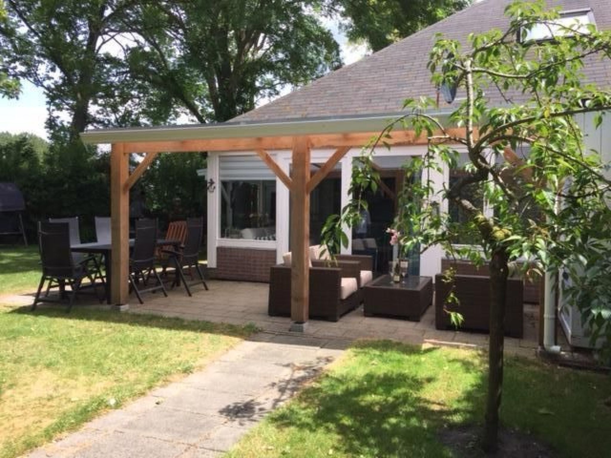 Prachtige bungalow in strandhuis stijl op een gemoedelijk kleinschalig vakantiepark met gemeenschappelijke te gebruiken speeltuin, tennisbaan en zwembad

Deze prachtige quadrant bungalow is in 2016 co..