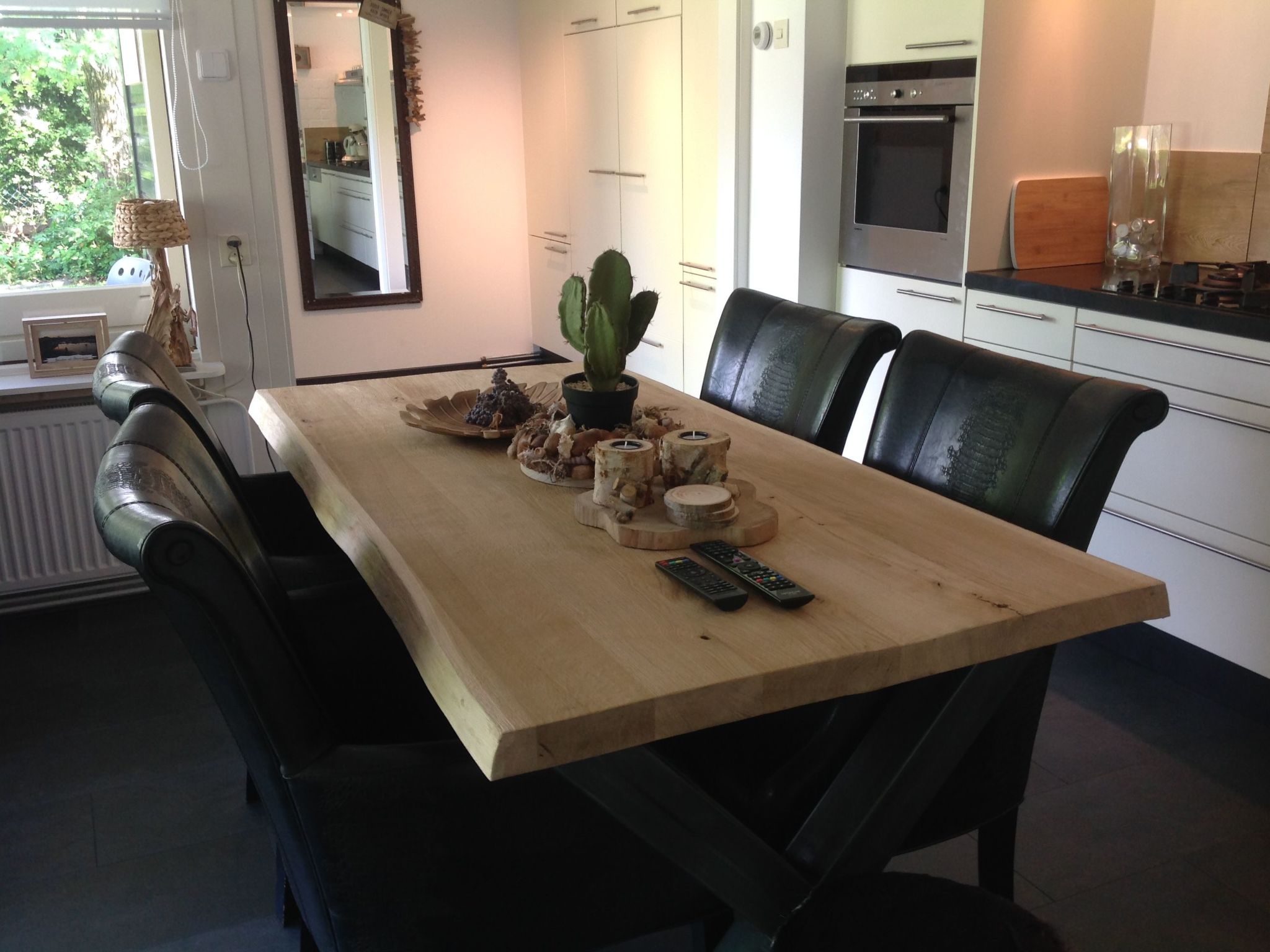 Mit Garten, Grill und Terrasse-Drinnen