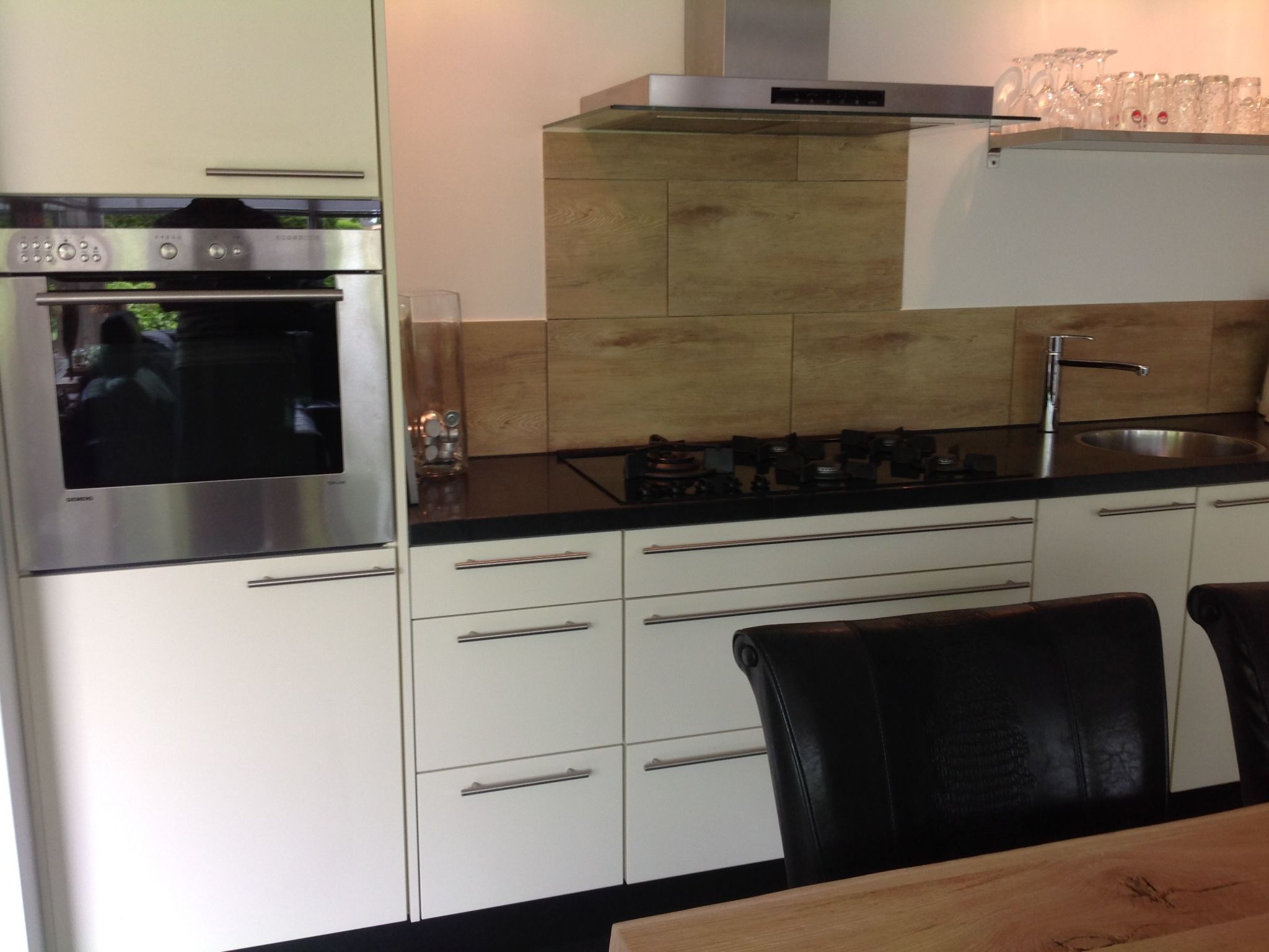 Mit Garten, Grill und Terrasse-Drinnen