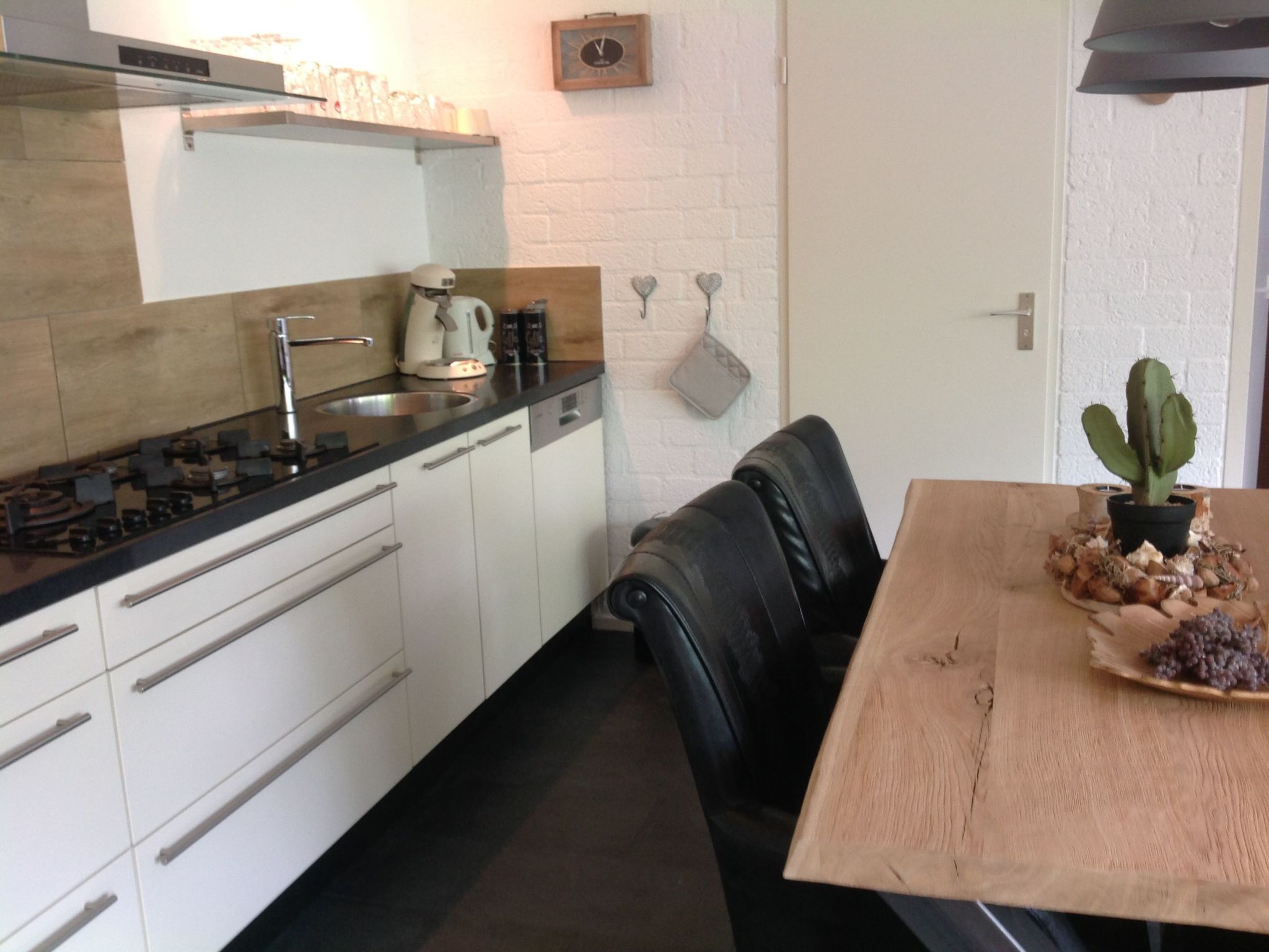 Mit Garten, Grill und Terrasse-Drinnen