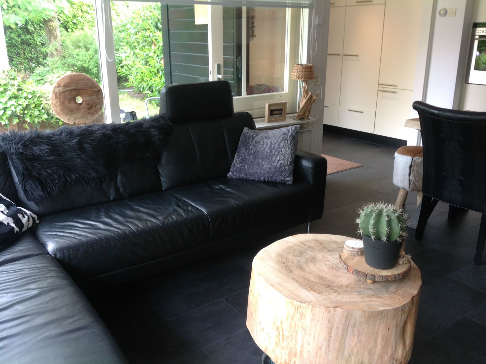 Mit Garten, Grill und Terrasse-Drinnen