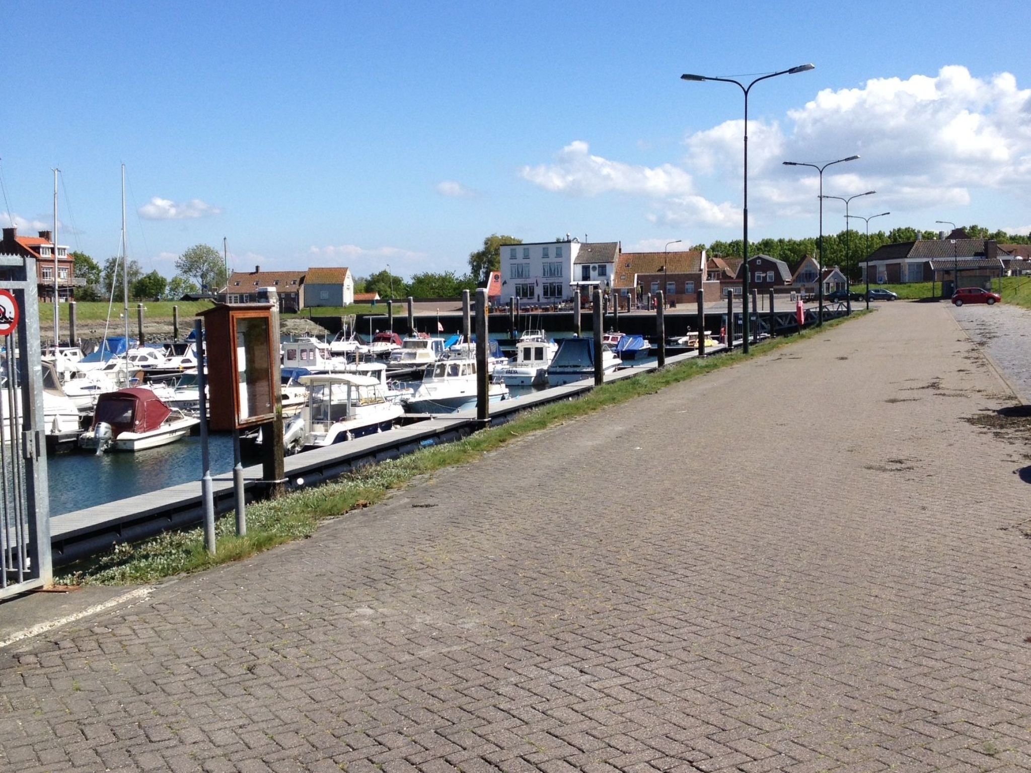 Mit Garten, Grill und Terrasse-Drinnen