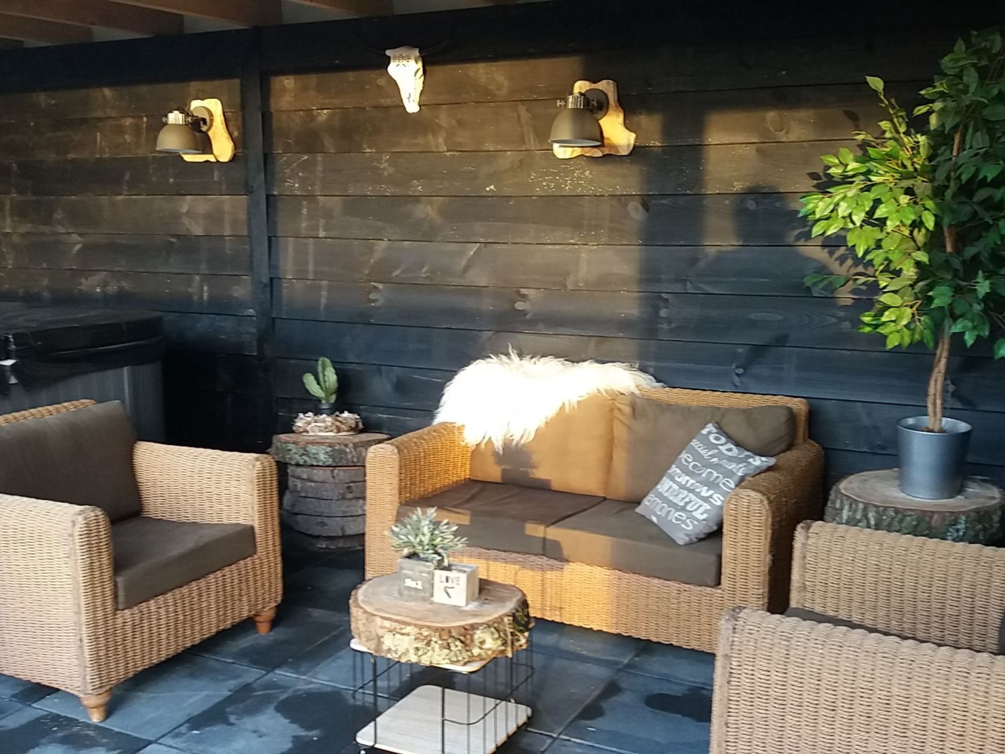 Mit Garten, Grill und Terrasse-Drinnen