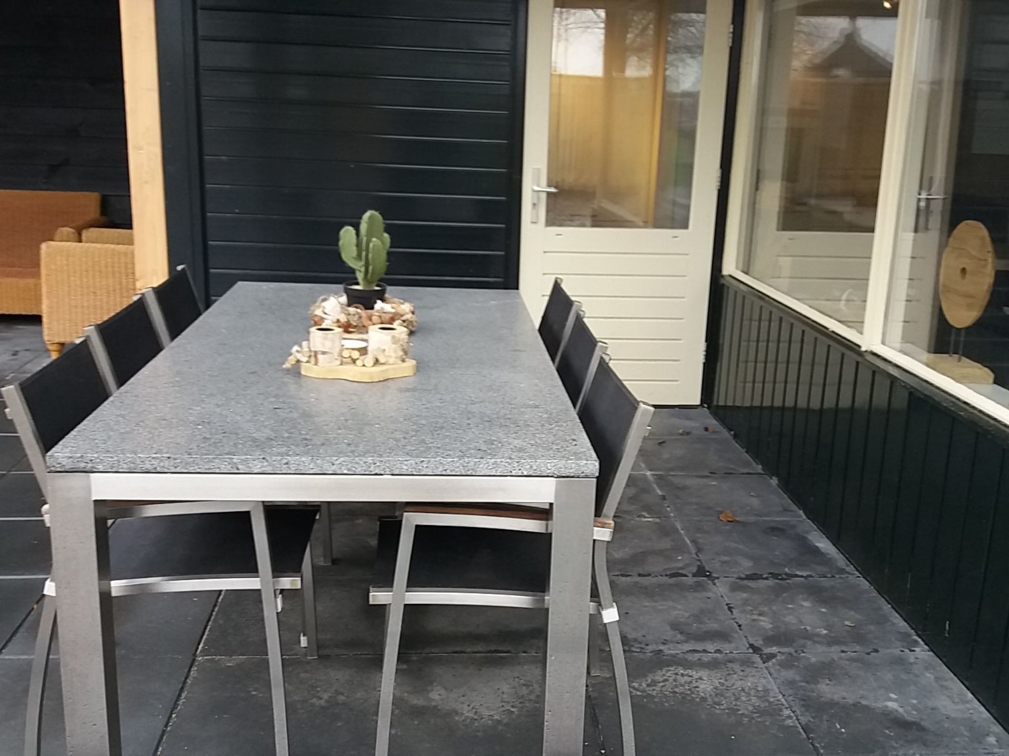 Mit Garten, Grill und Terrasse-Drinnen