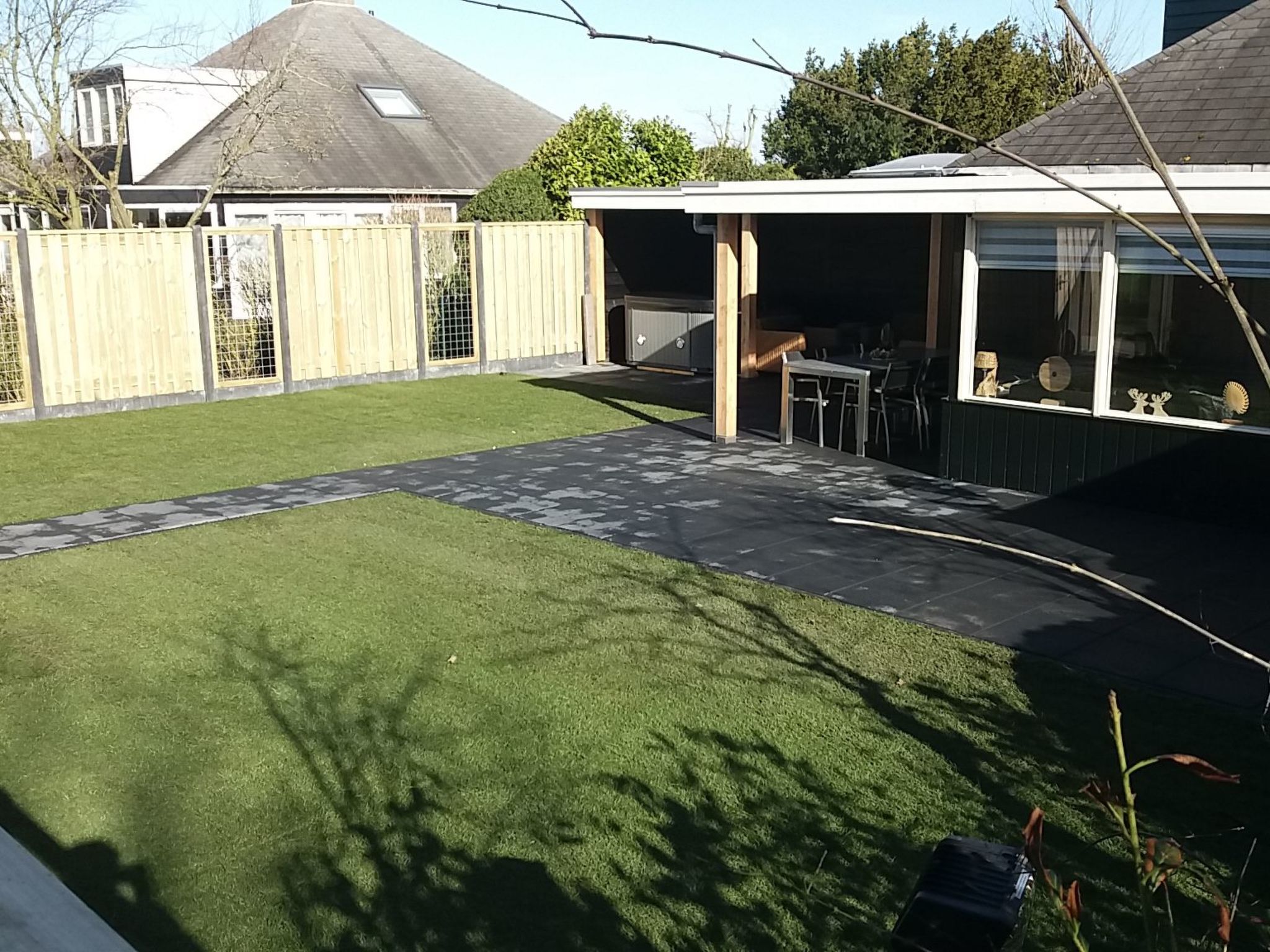 Mit Garten, Grill und Terrasse