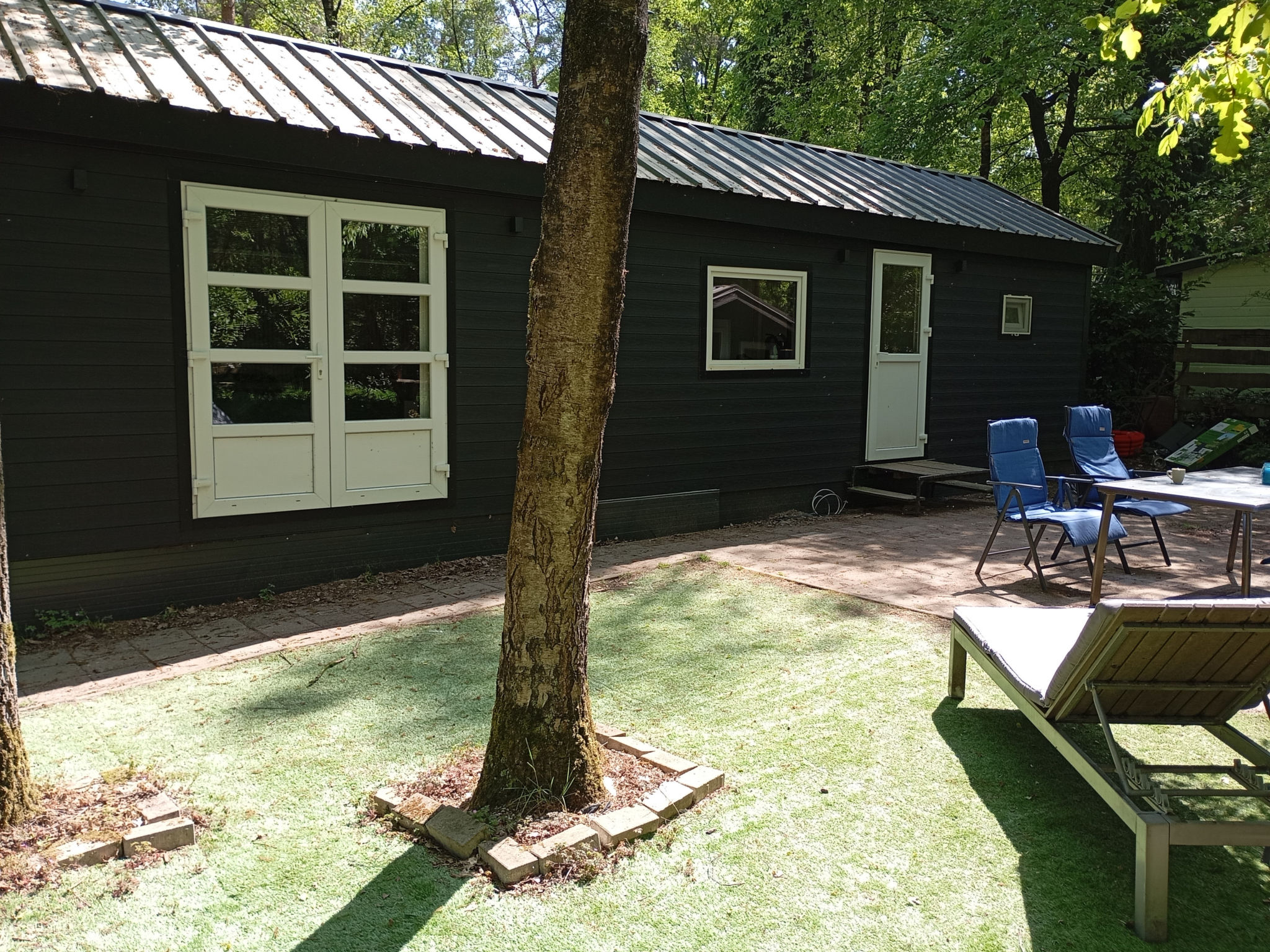 Ontdek rust en comfort in deze gezellige accommodatie op Chaletpark Kempenbos, perfect voor gezinnen, stellen en vriendengroepen! Deze ruime accommodatie biedt plaats aan maximaal 4 personen en beschi..