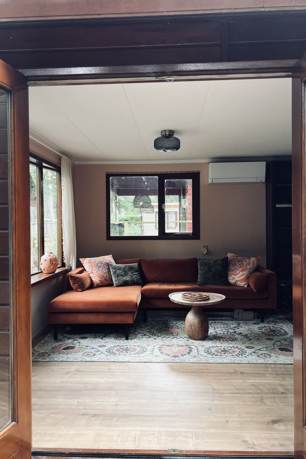 Ontdek rust en gezelligheid in deze charmante accommodatie op Chaletpark Kempenbos, perfect voor gezinnen, stellen en vriendengroepen! Deze knusse accommodatie biedt ruimte aan maximaal 4 personen en ..