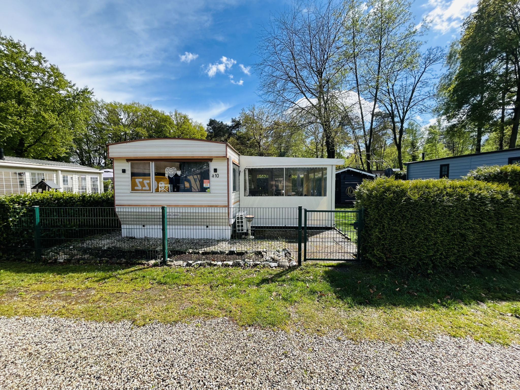 Entdecken Sie eine charmante 36m² Ferienwohnung in der malerischen Stadt Arcen, perfekt für Familien und kleine Gruppen! Diese gemütliche Unterkunft bietet bequem Platz für 4 Gäste mit 2 Schlafzi..