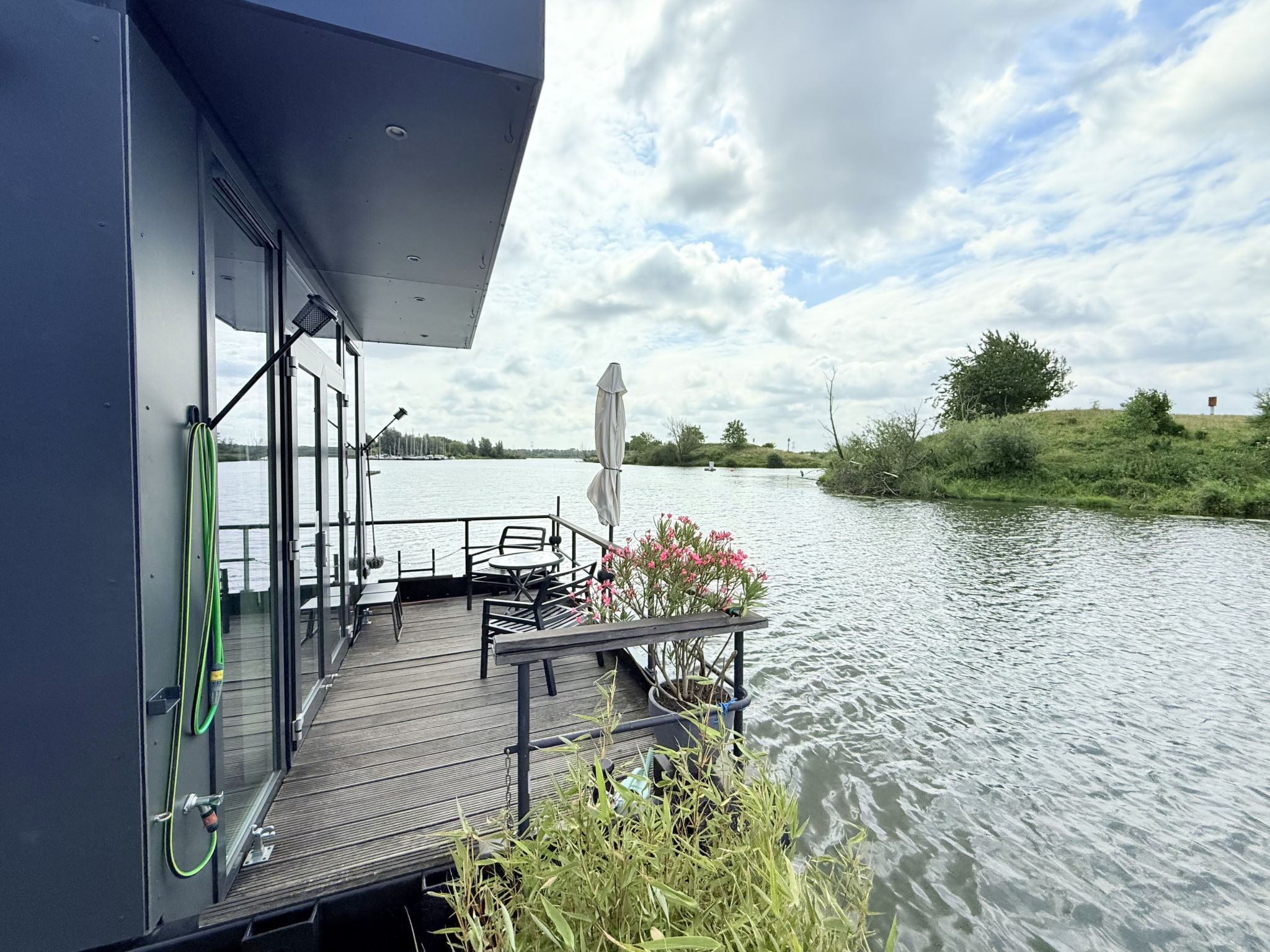 Maasterp - Woonboot 21 — Terrace (3 of 15)