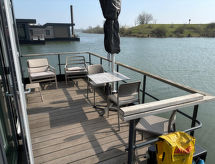 Maasterp woonboot 14 – Uniek vakantieverblijf aan de Maas in Limburg - thumbnail 4