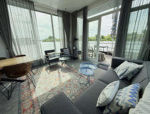 Maasterp Woonboot 5: Luxe varen in het Limburgse Maasdal - thumbnail 4