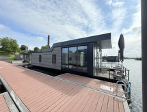 Maasterp Woonboot 5: Luxe varen in het Limburgse Maasdal - thumbnail 1
