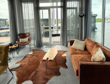 Luxe woonboot Maasterp aan het water in het Limburgse heuvelland - thumbnail 2