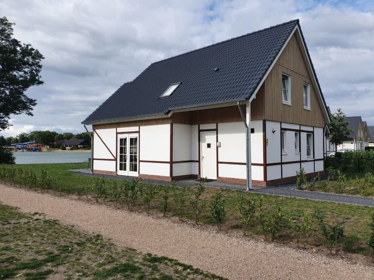 "Daelenbroeck 12", villa 6-kamers 160 m2 op 2 verdiepingen. Comfortabel ingericht: hal. Woon-/eetkamer met eettafel en Flatscreen TV. Uitgang naar het terras. 1 2-pers. kamer met 2 bedden. Open keuken..