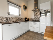 Luxe vakantiehuis met verwarmd zwembad in groene omgeving van Bemelen - thumbnail 5