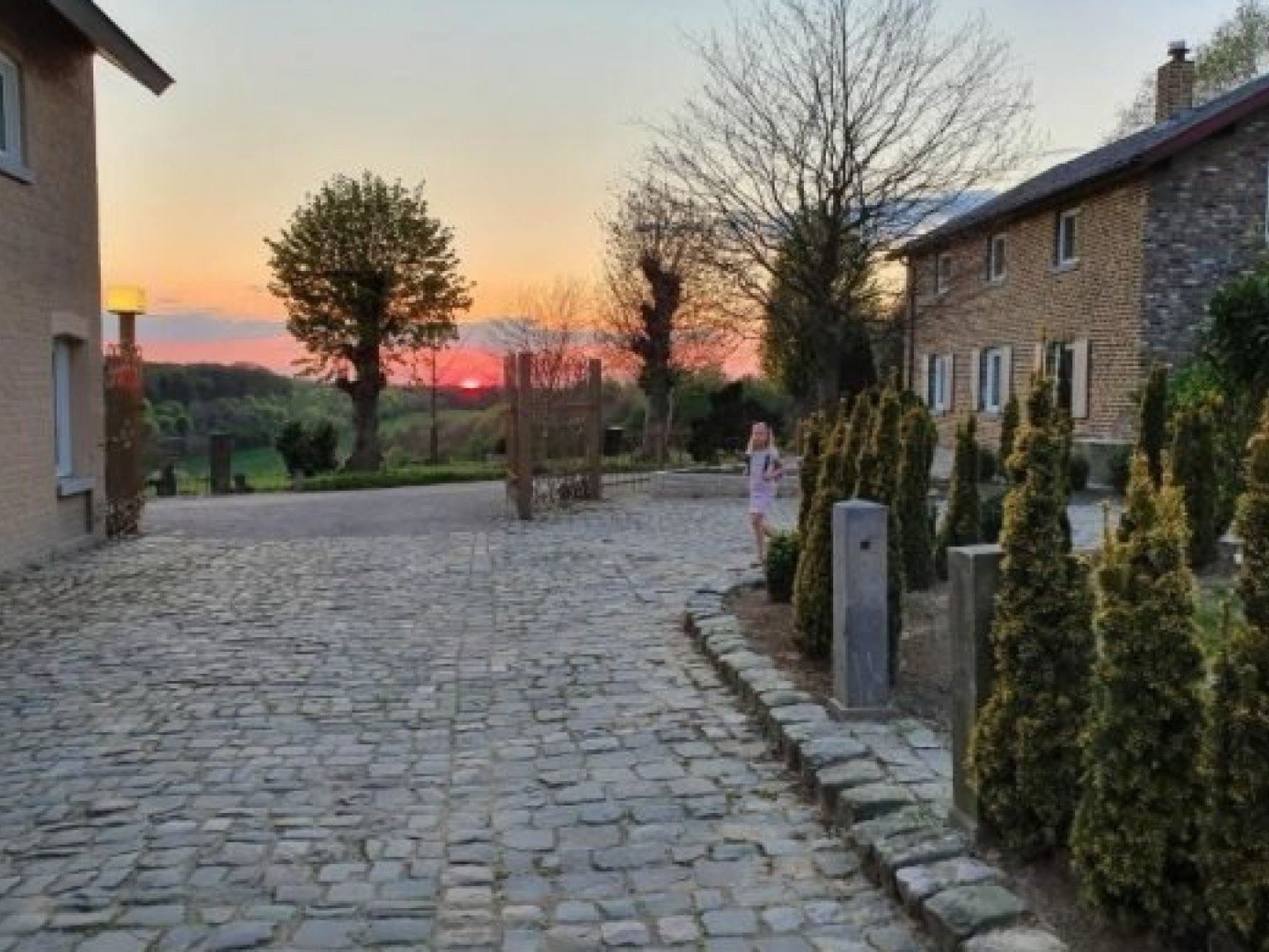 10-Personen-Reihenferienhaus mit Sauna

Entfliehen Sie dem Alltagsstress und genießen Sie gemeinsam einen entspannten Aufenthalt in diesem geräumigen 10-Personen-Reihenhaus mit Sauna im Bungalowpark..