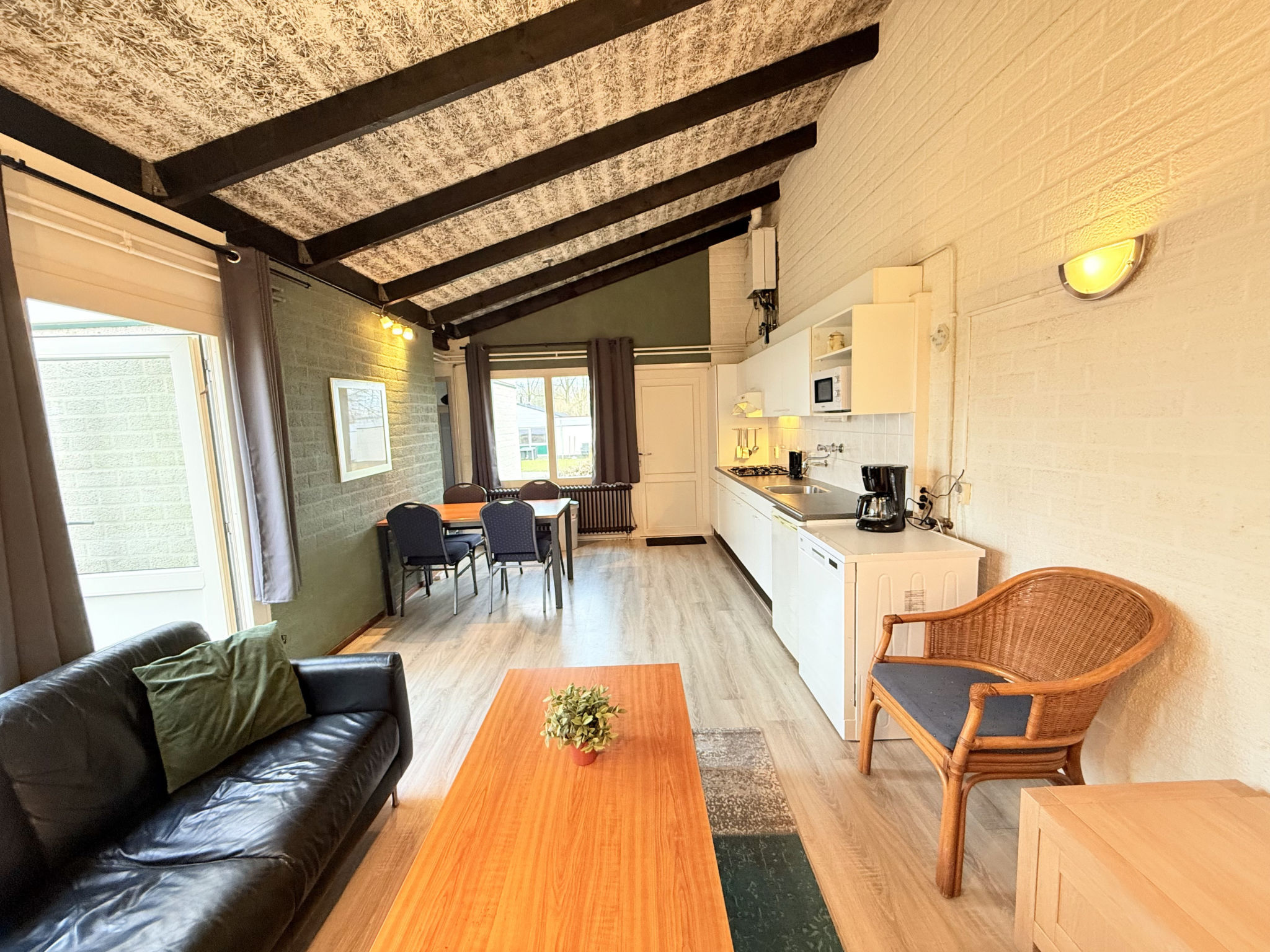 Bungalowpark Simpelveld - Schakel 15 — Living Room (4 of 12)