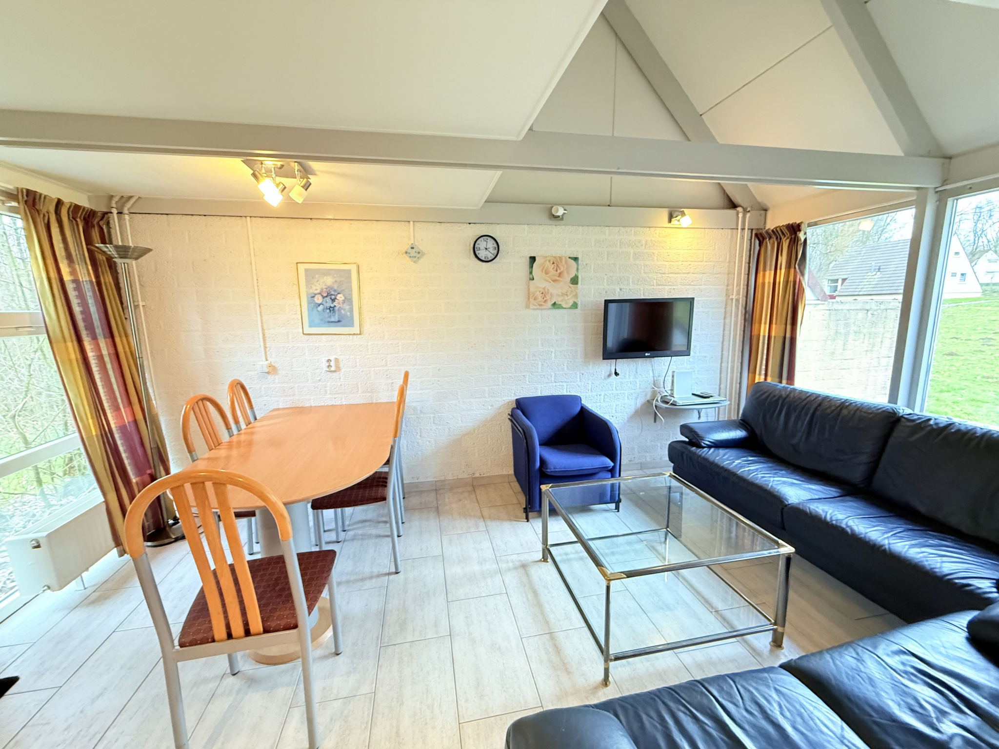 Bungalowpark Simpelveld - Alpha 80 — Living Room (5 of 17)