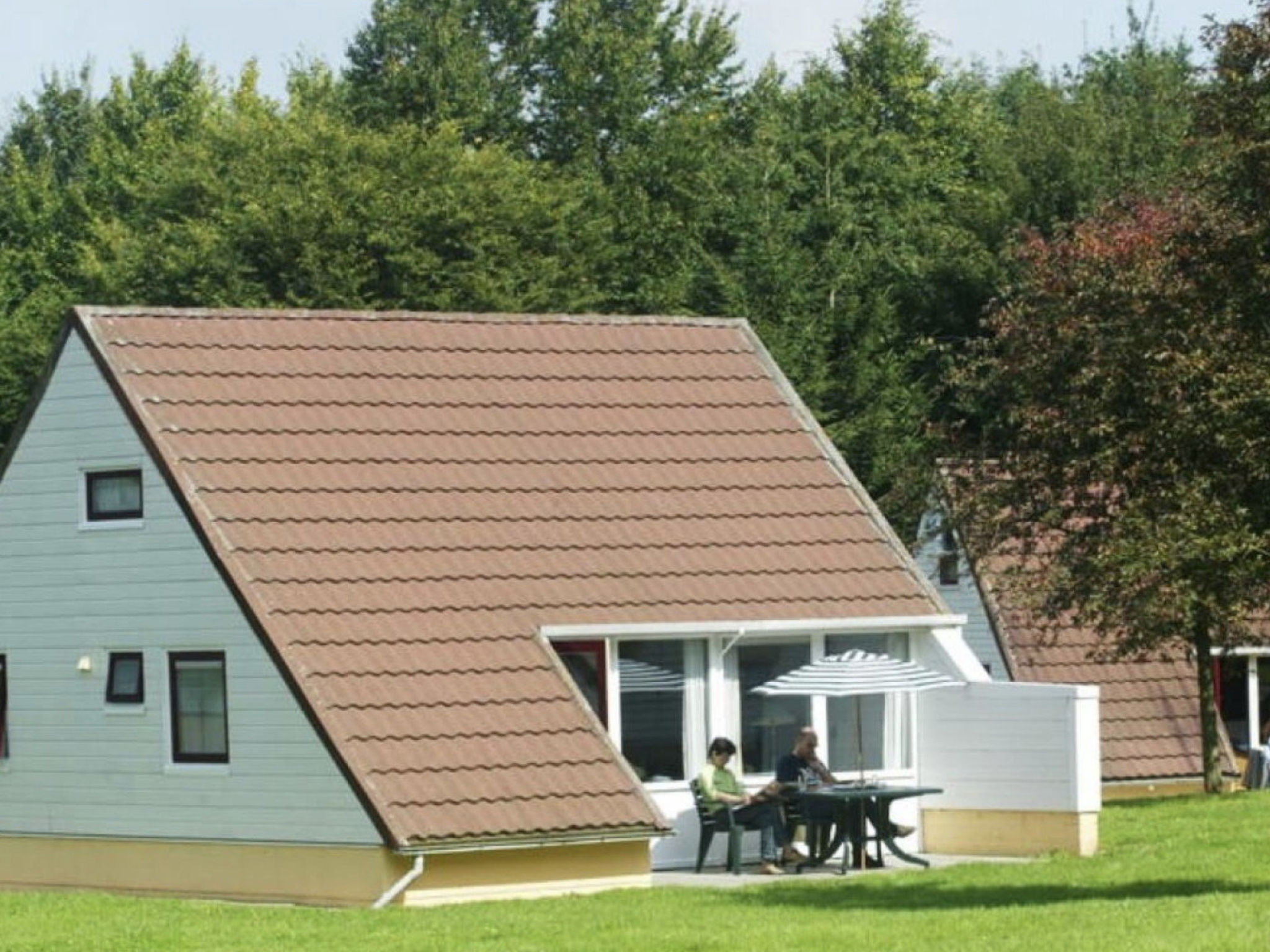 Geniet van een rustige en comfortabele vakantie in Bungalow Alpha, perfect voor gezinnen of kleine groepen tot vijf personen. Deze vrijstaande bungalow van 60 vierkante meter biedt alles wat je nodig ..
