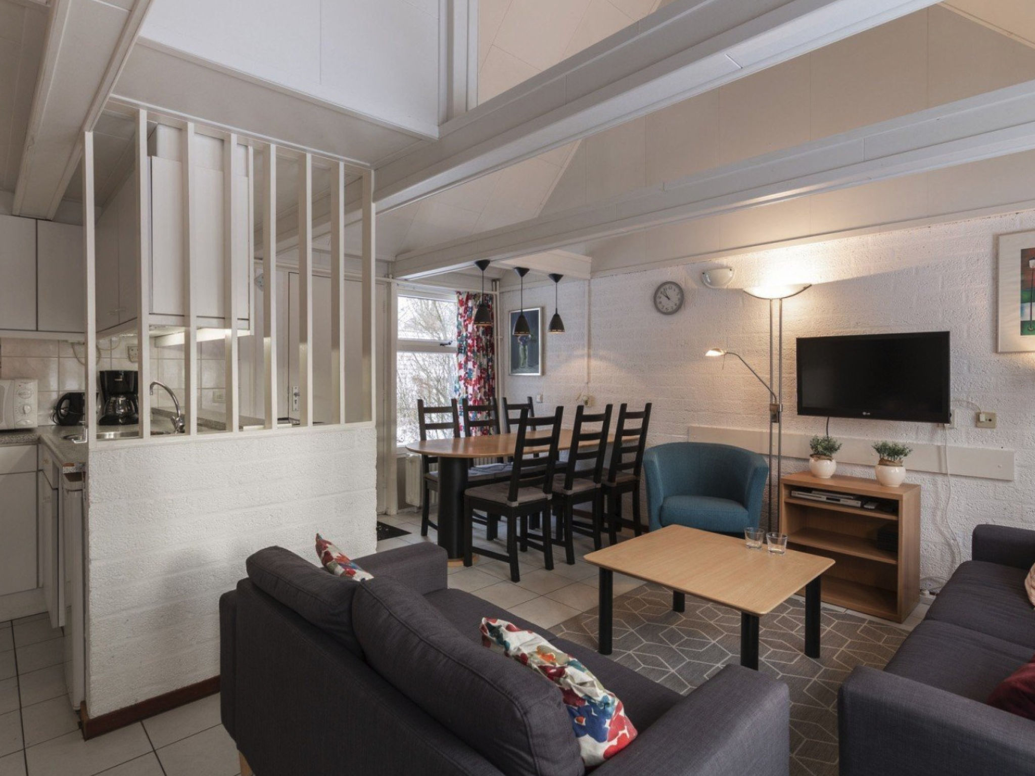 Deze comfortabele accommodatie is perfect voor gezinnen, koppels en groepen vrienden die willen genieten van een ontspannen vakantie in Simpelveld. De accommodatie beschikt over 3 slaapkamers en biedt..