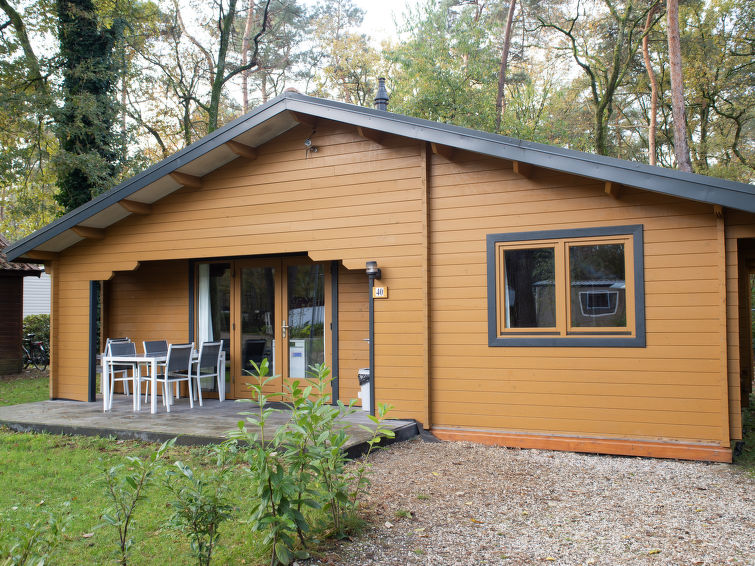 "Fins 6 personen", chalet 4-kamers 70 m2. Comfortabel ingericht: hal met aparte WC. Woon-/eetkamer met eettafel en Flatscreen TV. Uitgang naar het terras. 1 2-pers. kamer met 1 2-pers bed. 2 2-pers. k..