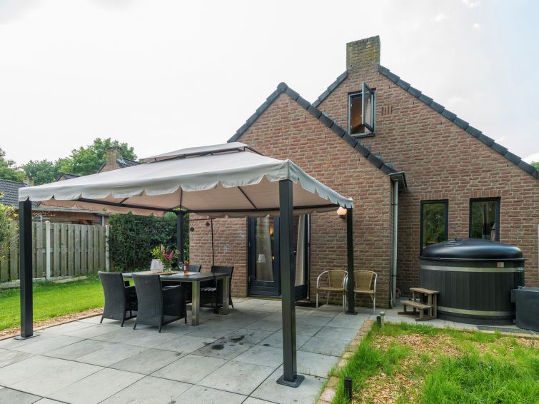 Forest Cottage Ewijk incl. hot tub