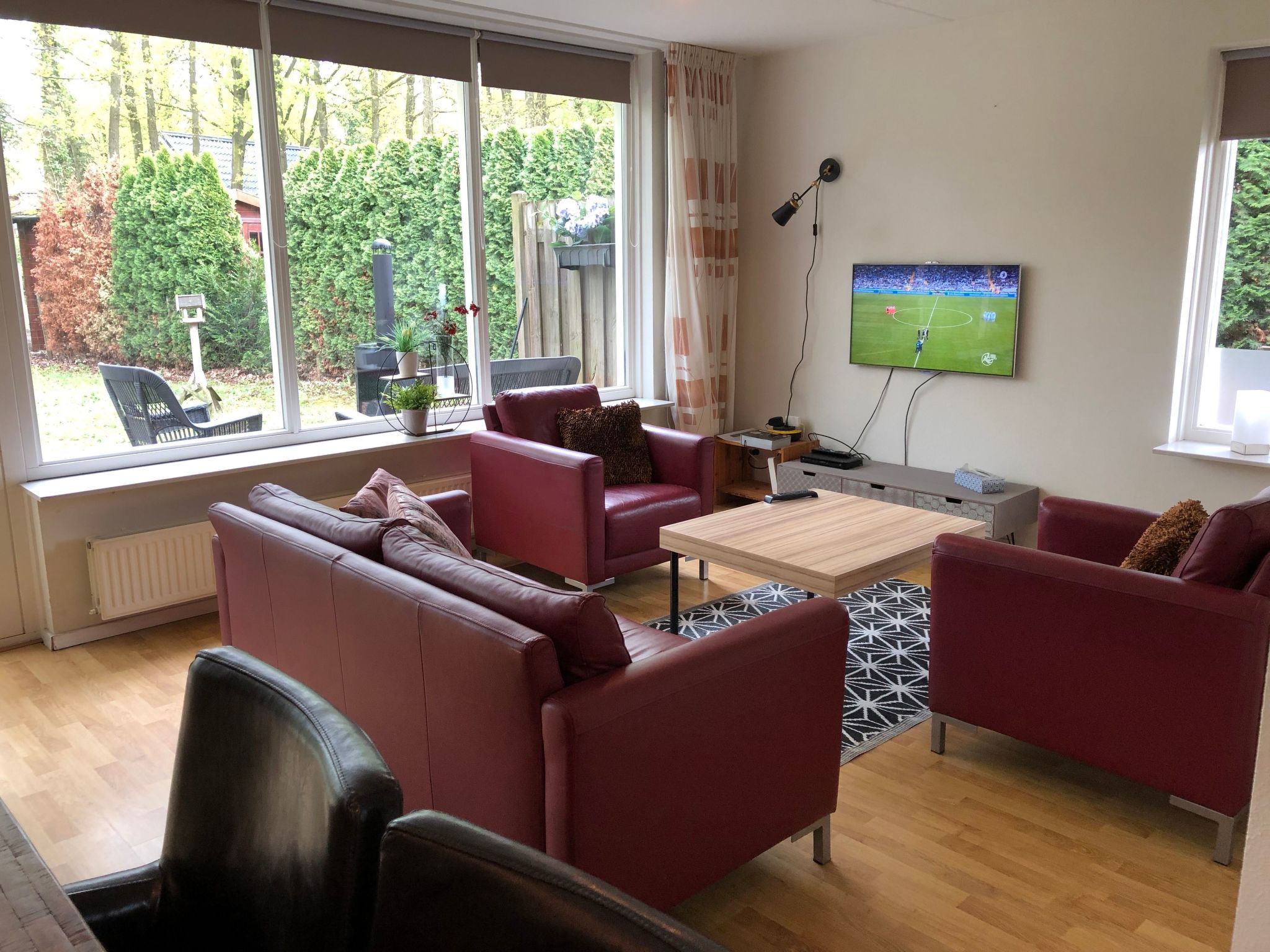 Geräumiges Ferienhaus mitten im Wald-Binnen