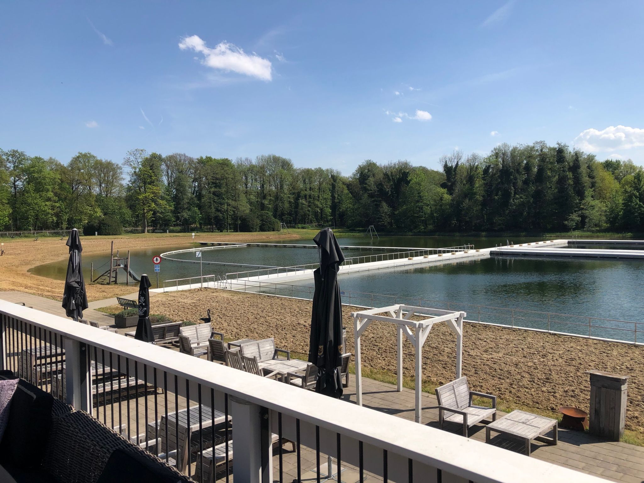 Geräumiges Ferienhaus mitten im Wald-Binnen