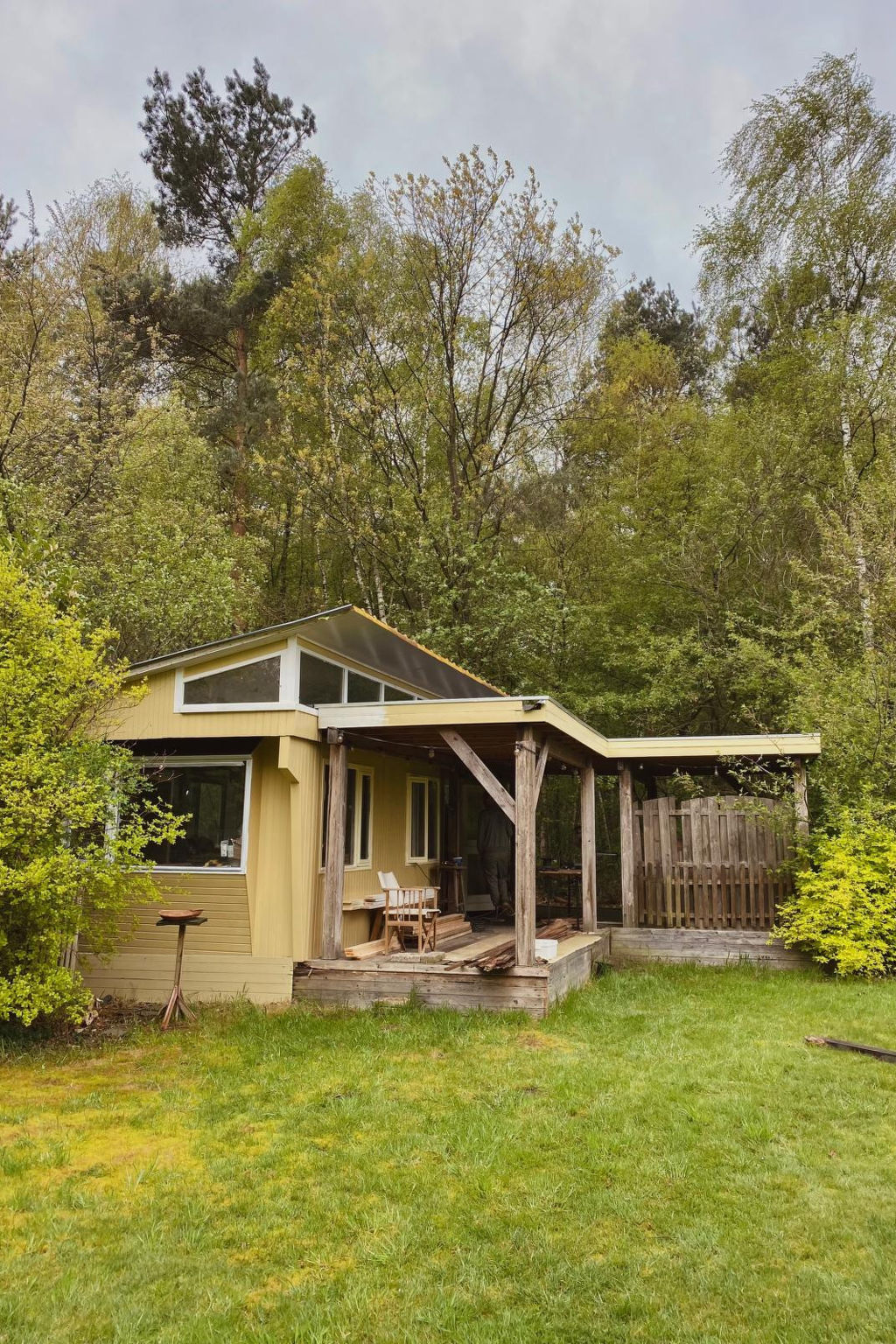 "Camping Ont Moeten - Rumi", chalet 1-kamer 25 m2. Het objekt is geschikt voor 2 volwassenen. 1 kamer met 1 2-pers bed. Douche/WC. Terras 25 m2. Niet rokers woning. ontmoetenrumi