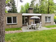 Knus vakantiehuis aan bosrand met golfbaan op park Bosrijk Ruighenrode - thumbnail 1