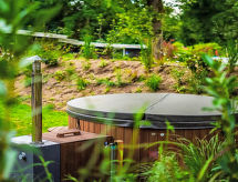 Specht: Luxe 10-persoonsvilla met verwarmd zwembad op kindvriendelijk park in Hoenderloo - thumbnail 2