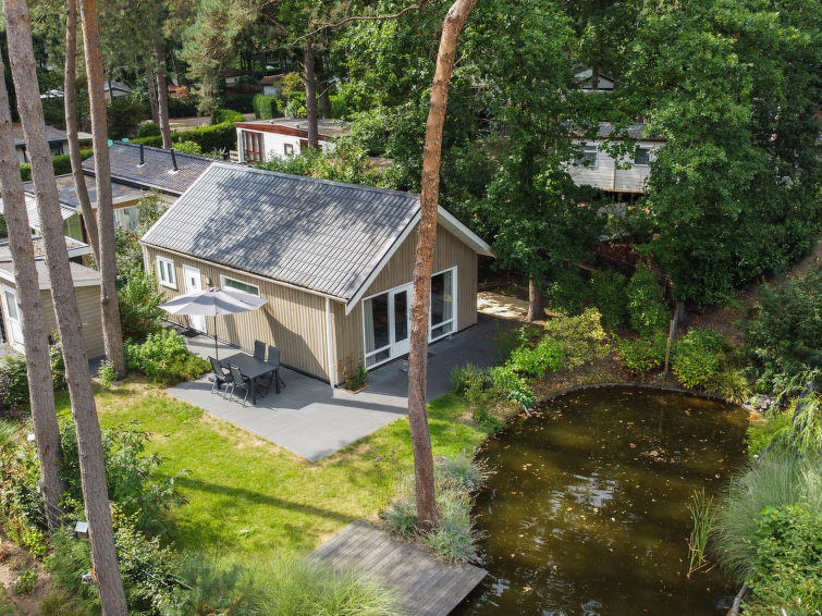 Verwarmd zwembad en meerzicht bij Boslodge in Hoenderloo in Hoenderloo