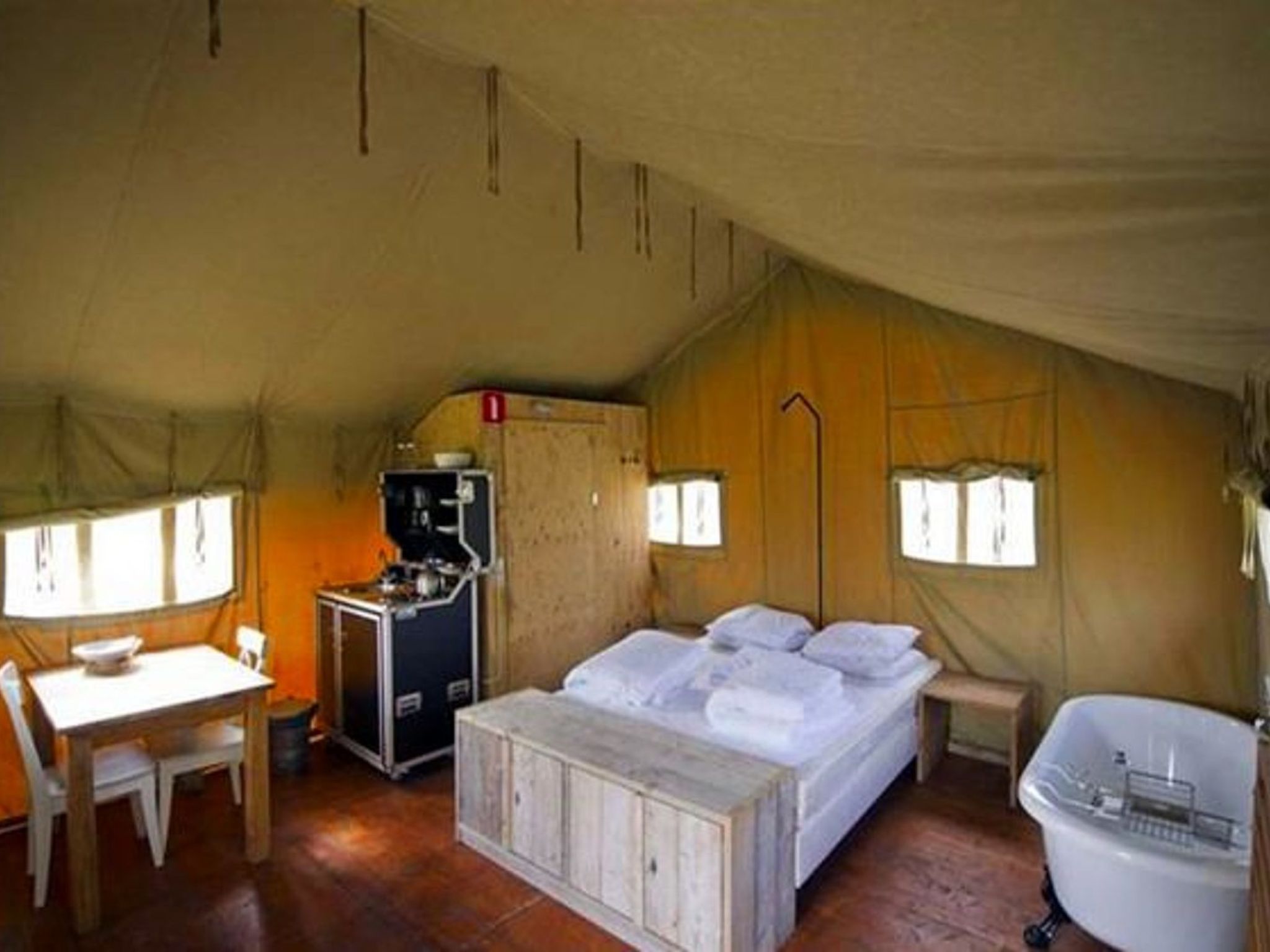 Outdoors Holten - Romantic Safaritent bad - Buiten