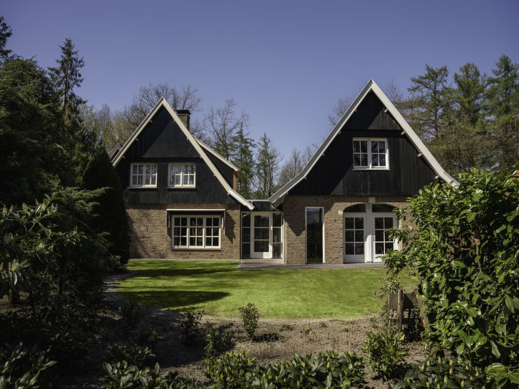 "Het Landhuis", villa 10-kamers 250 m2 op 2 verdiepingen. Comfortabel ingericht: hal met aparte WC. Woon-/eetkamer met eettafel en TV. 4 kamers, elke kamer heeft 2 bedden. Keuken (oven, afwasmachine, ..