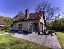 Vrijstaand vakantiehuis aan 18-holes golfbaan in Dalfsen, Overijssel - thumbnail 1