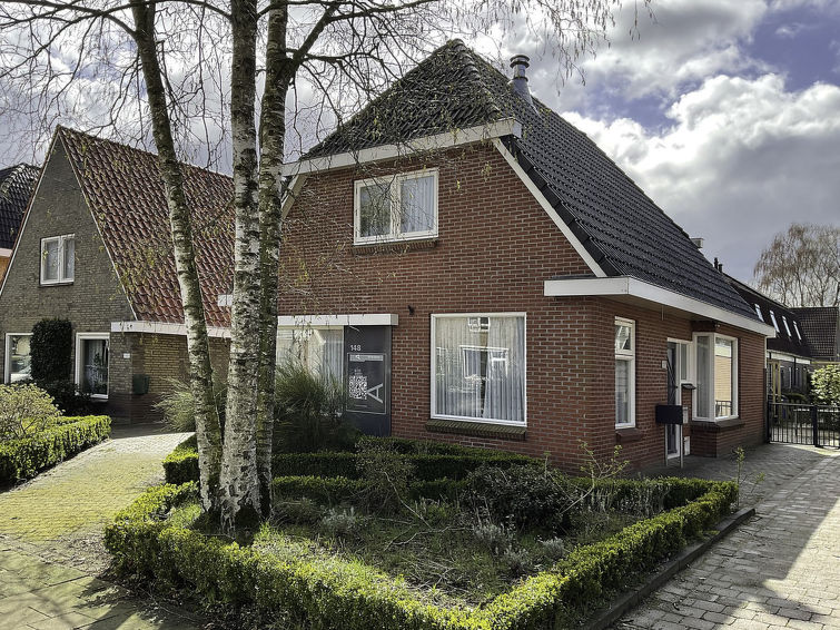 "Afterdaan", huis 4-kamers 115 m2 op 2 verdiepingen. Comfortabel ingericht: hal met aparte WC. Woonkamer met Flatscreen TV. Uitgang naar het terras. Eetkamer met eethoek. Keuken (4-pits kookplaat, ove..