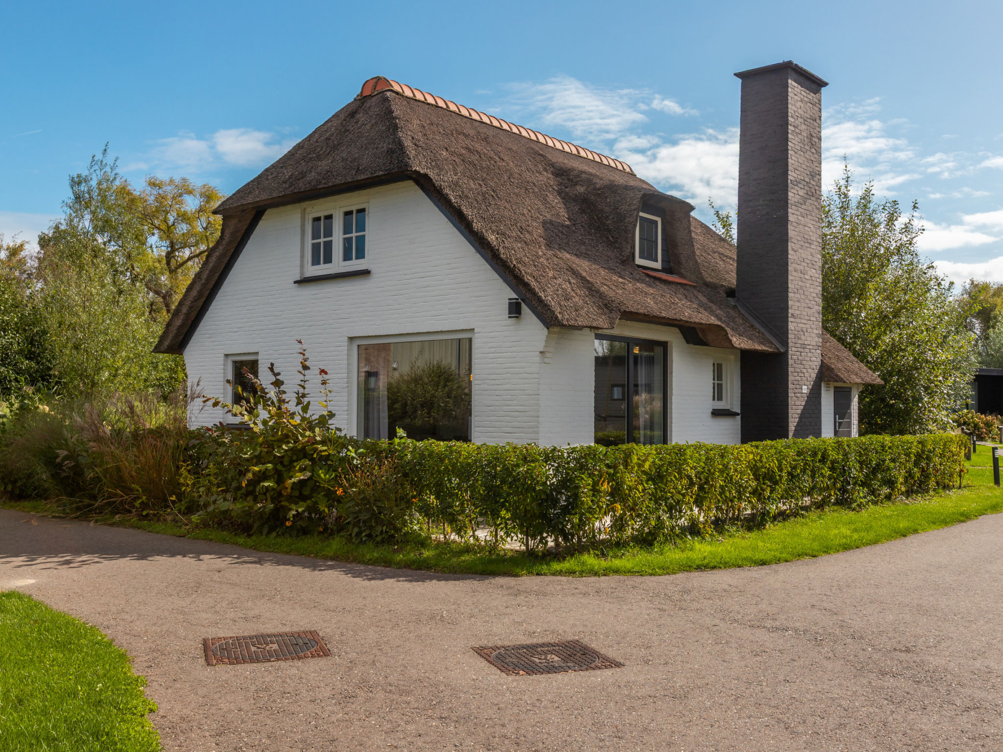 Samen genieten in de Villa 4+2 – een ruime en sfeervolle vakantievilla op Vakantiepark de Wiedense Meren.
Perfect voor gezinnen of vrienden die willen ontspannen in de natuur, met volop comfort en r..