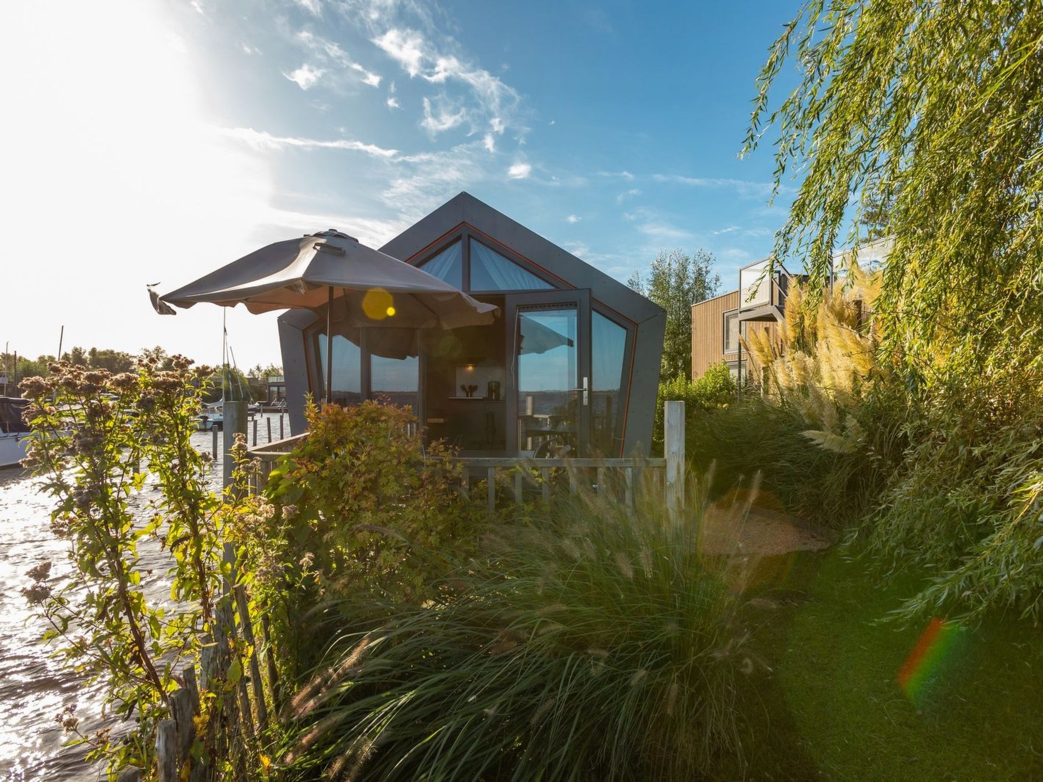 De Wiedense Meren - Tiny House Havenzicht | 4p - Draußen