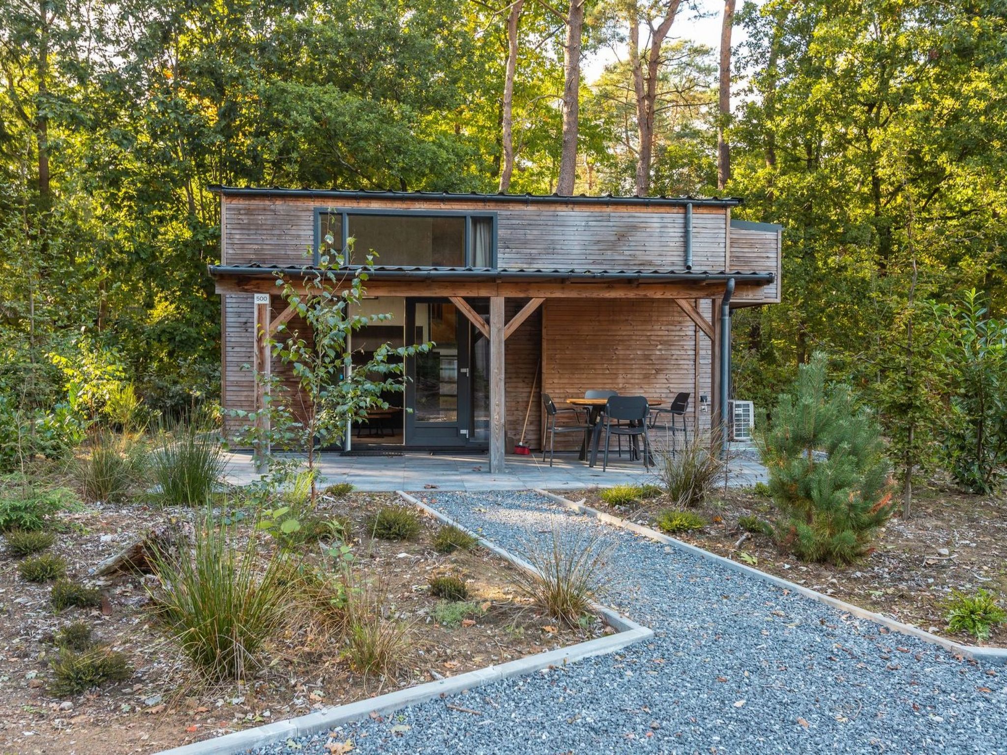 "De Wiltzangh - Tiny Borg | 4p", 2-Zimmer-Chalet 40 m2. Objekt geeignet für 4 Erwachsene. 1 Zimmer mit 2 Betten und TV. 1 Zimmer mit 2 Betten. Offene Küche (Geschirrspüler, 4 Induktionskochplatten,..