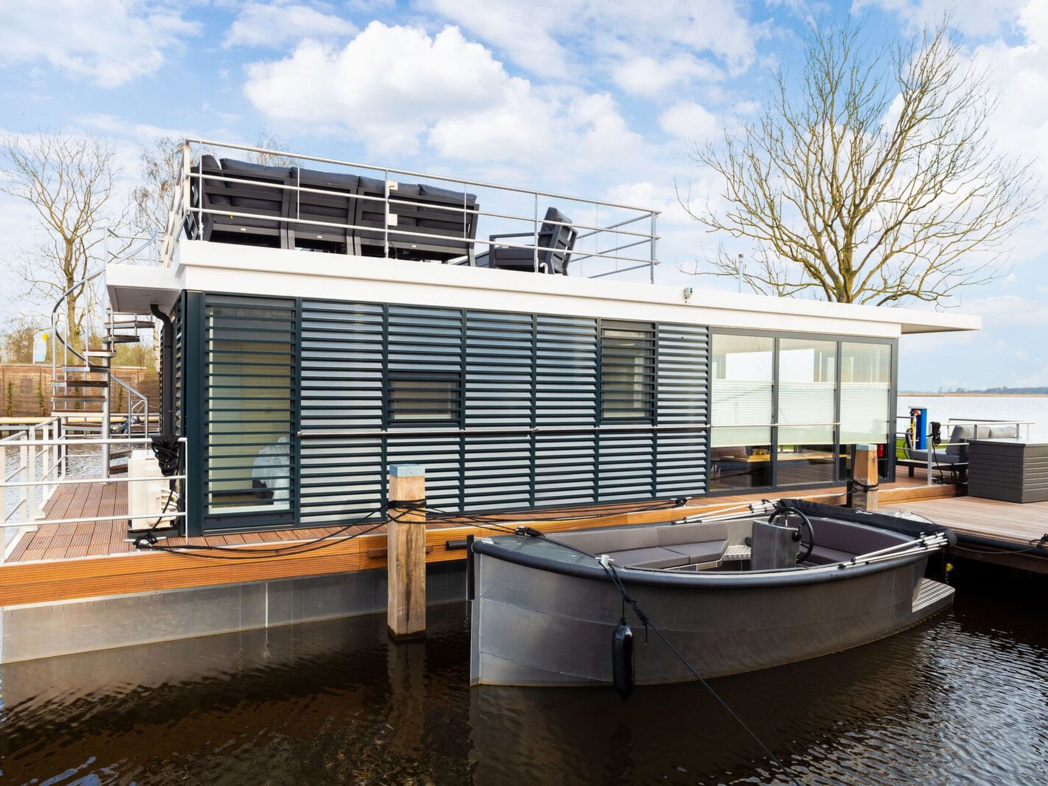 HouseBoat De Valreep