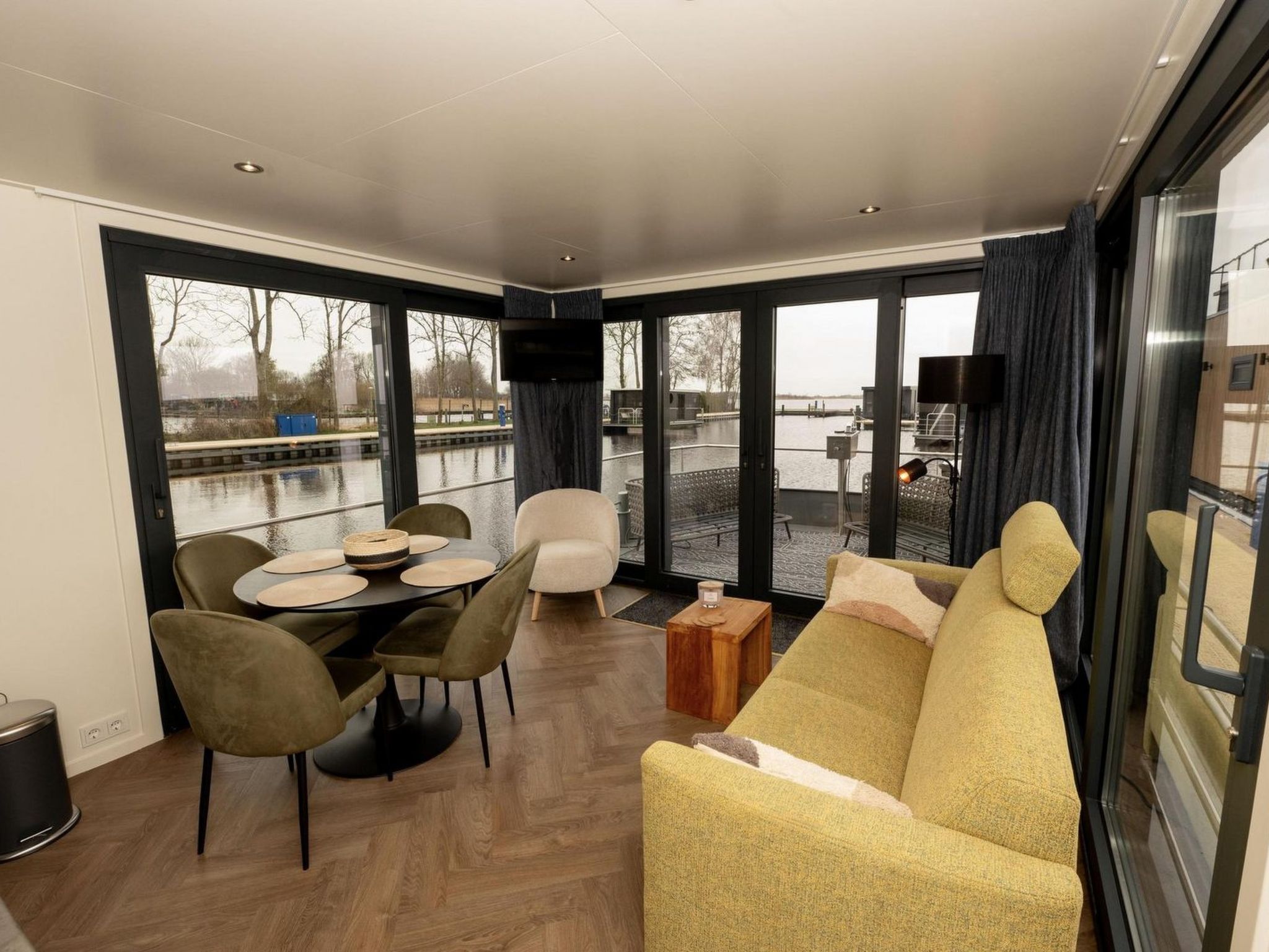 Boatique Sneek - Buiten