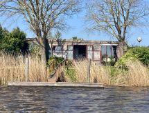 014 Konig: Vrijstaand vakantiehuis aan het water in Anjum, Friesland - thumbnail 1