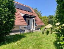 Vrijstaande bungalow Sonnenschein aan meer met golfbaan in Friesland - thumbnail 1