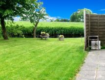 Vrijstaande bungalow aan meer in Friesland met haard en tuin - thumbnail 3