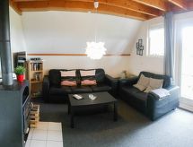 Vrijstaande bungalow aan meer in Friesland met haard en tuin - thumbnail 4