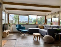 Vrijstaand chalet aan water met eigen vissteiger in Friesland - thumbnail 4