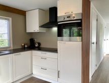 Vrijstaand chalet aan water met eigen vissteiger in Friesland - thumbnail 6