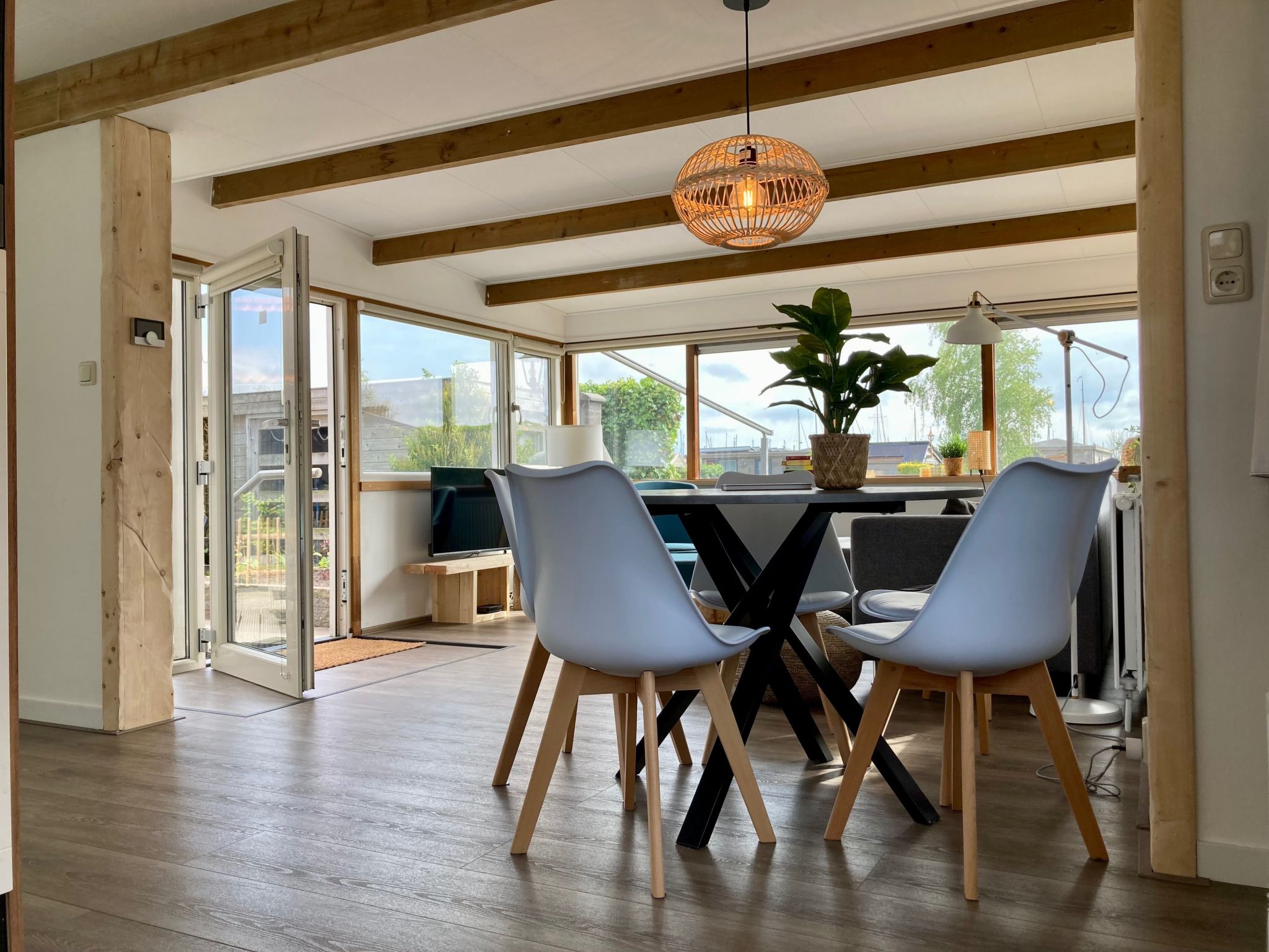 Chalet Ufergrundstück mit eigenem Angelplatz-Inside